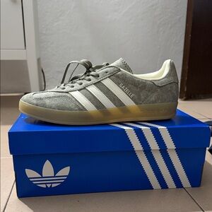 Adidas Gazelle Grey Suede Sneakers with Gum Sole – Classic Style